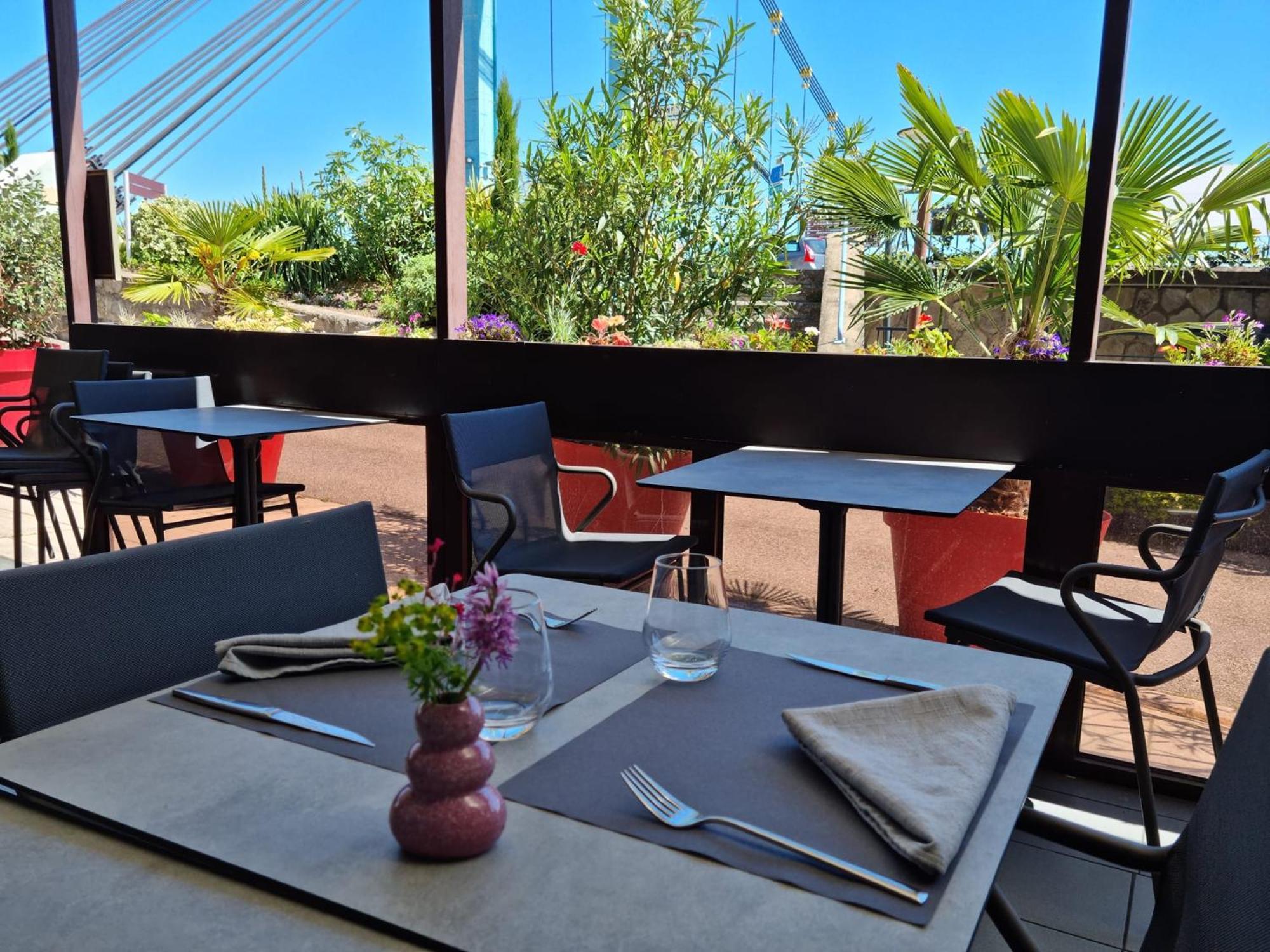 Logis Hotel Schaeffer- Restaurant Le Saint Georges Serrieres  Exterior photo